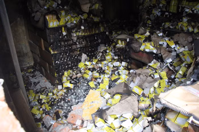 Hiện trường tan hoang sau hoả hoạn tại Công ty Rạng Đông.