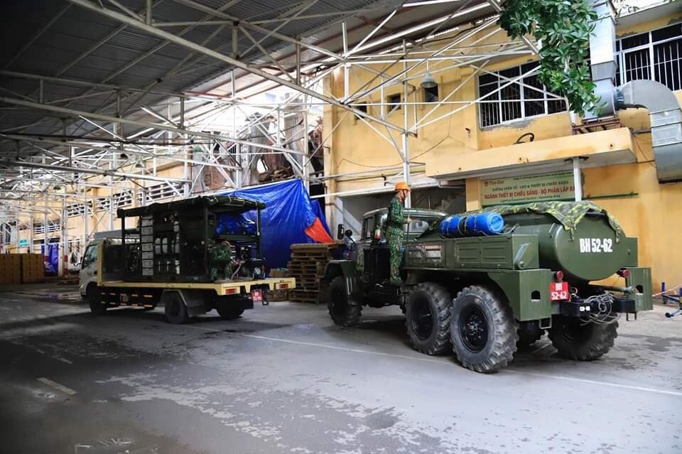 Trước đó, ngày 11/9, Chi cục Bảo vệ môi trường (Sở Tài nguyên và Môi trường Hà Nội) đã làm việc Công ty cổ phần Môi trường đô thị và công nghiệp Urenco 10 (Công ty Urenco 10) và Công ty cổ phần Bóng đèn phích nước Rạng Đông (Công ty Rạng Đông) để thống nhất phương án xử lý, tẩy độc trong và ngoài khu vực cháy.