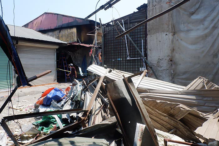 Đến khoảng 8h30, ngọn lửa đã được khống chế hoàn toàn. Thông tin ban đầu, vụ hỏa hoạn không gây thiệt hại về người.