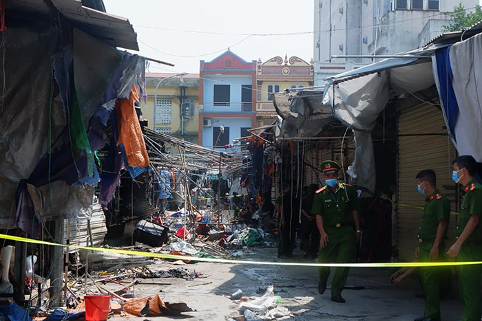 Tan hoang hien truong vu chay cho To-Hinh-2