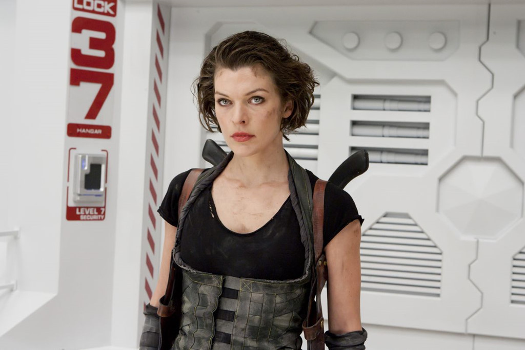 Alice trong loạt Resident Evil: Alice do Milla Jovovich thủ vai là một sáng tạo hoàn toàn mới khi loạt trò chơi zombie Resident Evil tiến là màn ảnh rộng. Cô là một siêu sát thủ trong thế giới bị tàn phá bởi đại dịch xác sống, với dòng máu lạ có thể kháng cự lại virus bệnh tật. Trong 6 phần phim trải dài 14 năm, Alice tham gia vào những cuộc phiêu lưu nhằm lật đổ Umbrella - tập đoàn khủng bố đứng đằng sau những thứ vũ khí sinh học chết người.