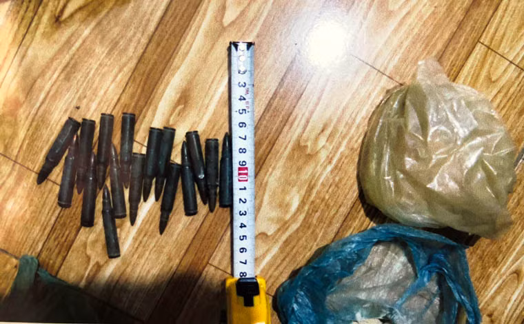 Sau khi chế tạo quả nổ và kíp nổ thành công, các đối tượng đã giao cho Vũ Hoàng Nam (22 tuổi, ngụ quận Tân Bình) đi gây nổ ở trụ sở Công an.