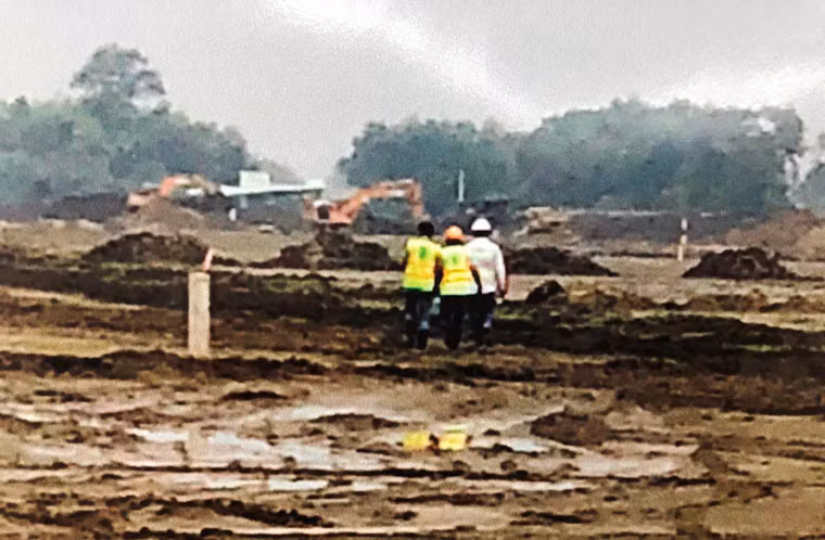 Một góc xóm làng ở xã Hố Nai 3, huyện Trảng Bom. Nơi cuộc sống của người dân vốn rất thanh bình và mọi người đều hăng say lao động.