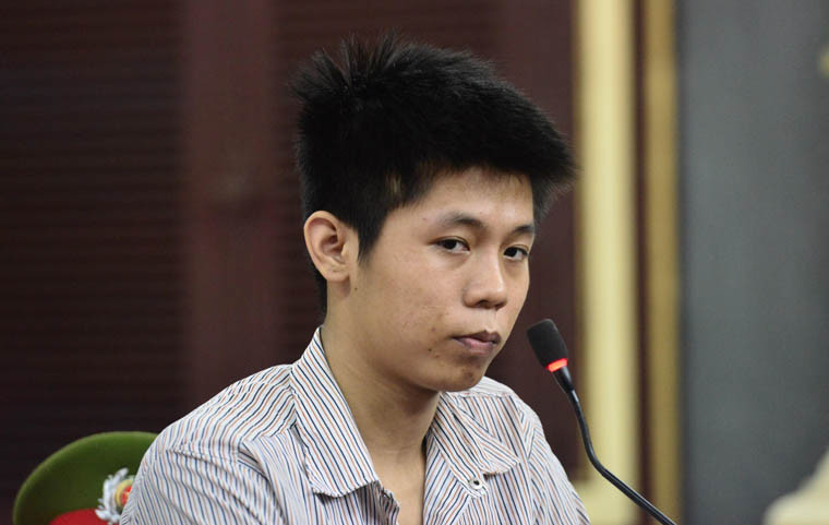 Cuối giờ sáng của phiên xử, đại diện VKS nhân dân TP HCM đã đề nghị HĐXX tử hình bị cáo Tình về tội giết người; từ 7-8 năm tù về tội cướp tài sản. Tổng hợp hình phạt là tử hình. 