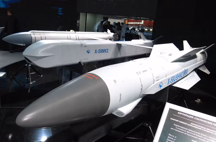 Ba trong bốn vũ khí tối tân mới được Tổng Công ty tên lửa chiến dịch - chiến thuật (KTRV) trình làng tại MAKS 2015, gồm: vũ khí tấn công chính xác cao GROM E1/E2; tên lửa hành trình X-59Mk2 và tên lửa chống radar X-58USHKE/IIR.