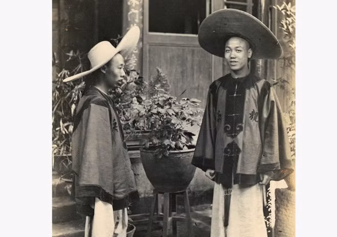 Hai binh sĩ của triều Thanh vào năm 1896.