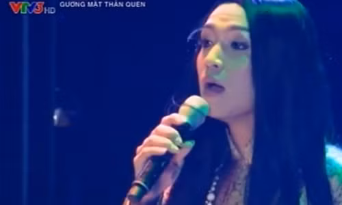 Phan Ngoc Luan gia gai mua lua hut hon giam khao-Hinh-3