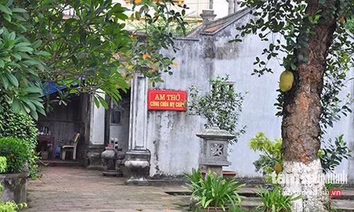 Am Mỵ Châu, nơi có bức tượng đá kỳ lạ.