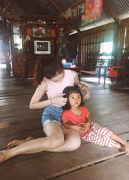 Theo chia sẻ của Angela Phương Trinh, sắp tới, đoàn làm phim “Sứ mệnh trái tim” sẽ quay hình trong khoảng thời gian từ 1-2 tháng.