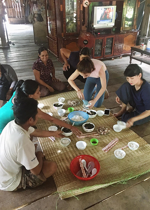 Vừa qua, Angela Phương Trinh cùng đạo diễn Đức Thịnh và ê-kíp phim "Sứ mệnh trái tim" đã tổ chức casting nam diễn chính sẽ đóng vai bạn trai của cô trong phim.