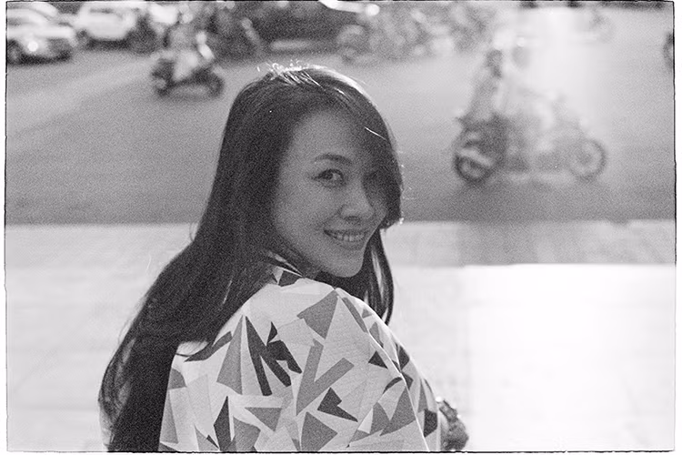 Tuy nhiên, sau tất cả, Mỹ Tâm muốn nhắn nhủ với khán giả, có thể bề ngoài, âm nhạc của cô thay đổi theo xu thế hiện tại nhưng cô vẫn sẽ luôn là “Họa mi tóc nâu”. 