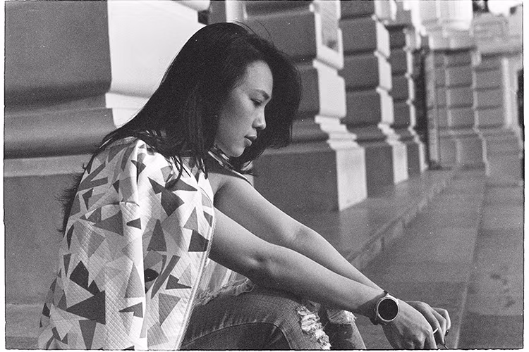  Ca sĩ Mỹ Tâm khiến nhiều người bất ngờ khi tung ra bộ ảnh dạo phố Hà Nội được thực hiện hoàn toàn bằng máy chụp phim cổ điển. 