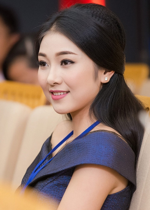 Tại Hội thi Học sinh Sinh viên tài năng – thanh lịch thành phố Đà Nẵng, Kiều Vỹ đã giành giải thưởng Thí sinh được yêu thích nhất và Miss Hoàn vũ 2016. (Ảnh: Thế giới trẻ)