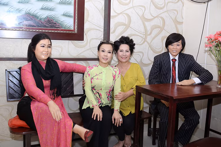 Nữ danh hài còn được chụp rất nhiều hình ảnh ở mọi góc độ, ở mọi cảm xúc để khi thực hiện, bức tượng sẽ có biểu cảm hoàn hảo, thần thái giống thật nhất.