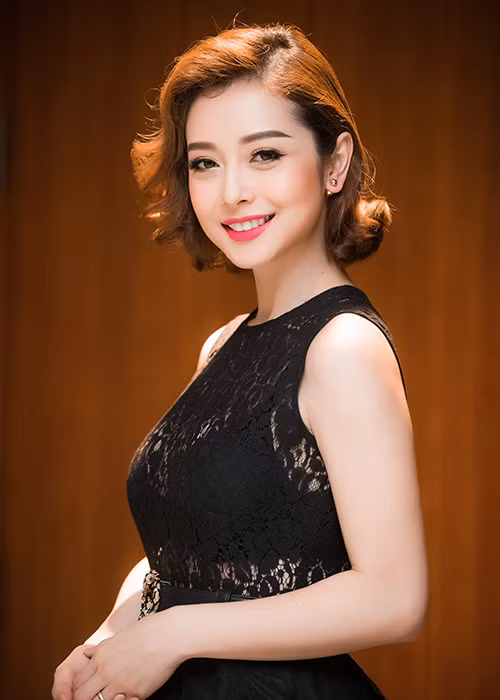 Không ít người cho rằng chính cuộc sống hôn nhân viên mãn và công việc thuận lợi, suôn sẻ đã khiến cô quyến rũ hơn.