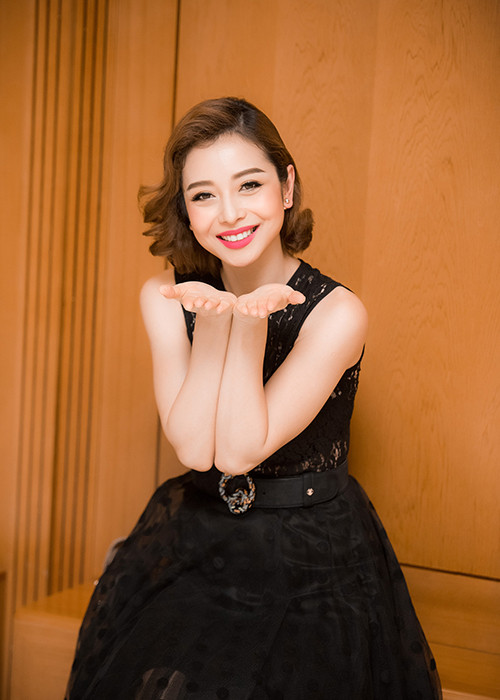 Jennifer Phạm còn được khen ngày càng đẹp so với thời điểm mới bước chân vào làng giải trí Việt.