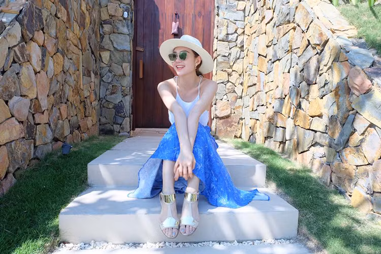 Vừa qua, Minh Hằng là gương mặt gây nhiều chú ý với việc trở lại màn ảnh rộng sau 5 năm vắng bóng.