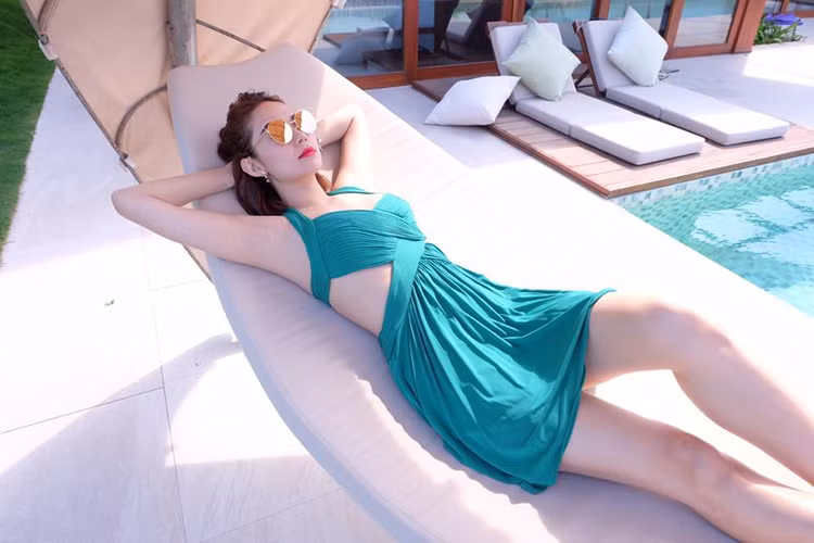 Nữ diễn viên phim "Vừa đi vừa khóc" tận hưởng kỳ nghỉ dưỡng trong lúc không vướng bận công việc.