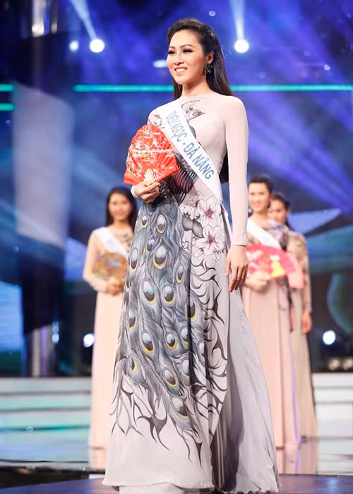 Đúng như dự đoán, Diệu Ngọc lọt vào top 5 với phần trình diễn trang phục áo dài và áo tắm đầy tự tin. (Ảnh: Facebook Diệu Ngọc) 