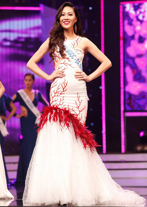 Diệu Ngọc đã chọn trở thành Angelina Jolie vì người phụ nữ này hội tụ vẻ đẹp trí tuệ, nhân cách và nhan sắc. Khi đó, Diệu Ngọc sẽ dùng tầm ảnh hưởng của mình để mang lại những giá trị đích thực cho cuộc sống. (Ảnh: Facebook Diệu Ngọc) 