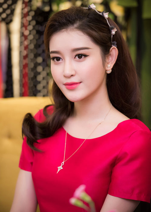 Với việc tham gia khóa học ngắn hạn ở Anh quốc, người đẹp sinh năm 1995 đã thực hiện được ước mơ du học mà cô ấp ủ từ lâu.