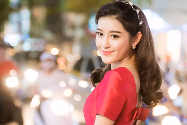 Huyen My tai xuat showbiz sau thoi gian du hoc