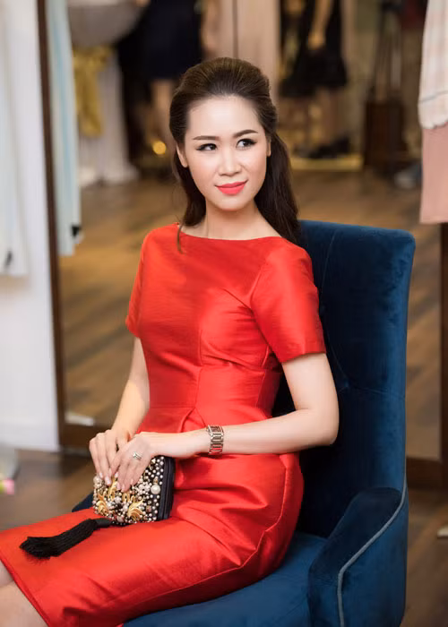 Hiện tại, Dương Thùy Linh đang bận rộn với công việc làm MC.