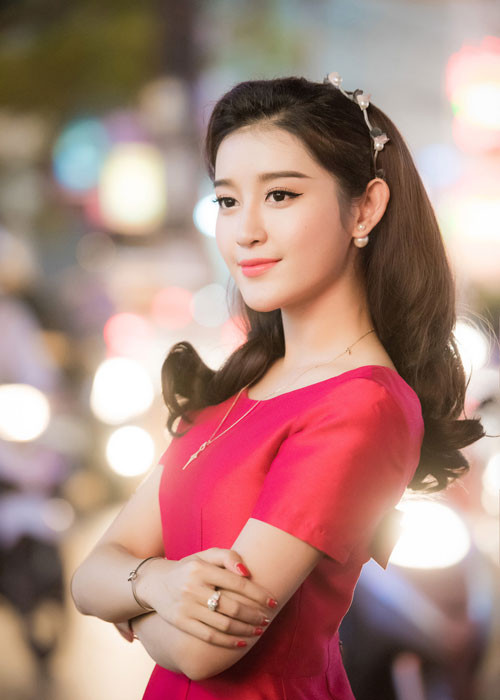 Vừa qua, Huyền My đã tham gia một khóa học kéo dài một tháng về nghệ thuật và thời trang ở xứ sở sương mù.