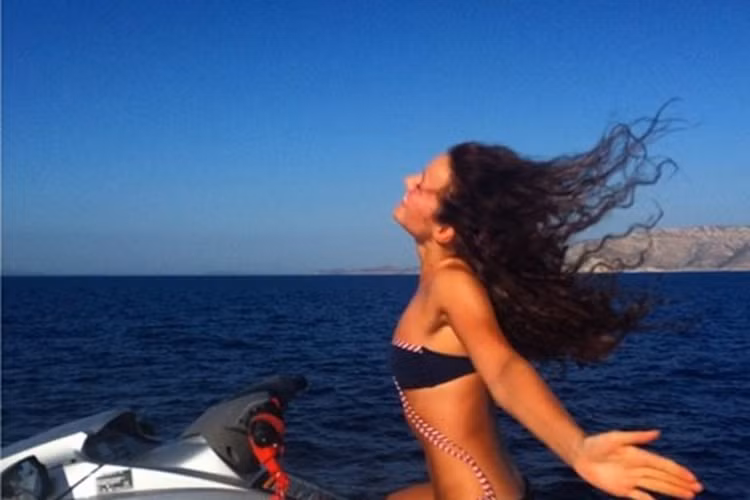 Sau những cuộc thi cưỡi ngựa mệt mỏi, Alexandra dành thời gian tận hưởng kỳ nghỉ. 