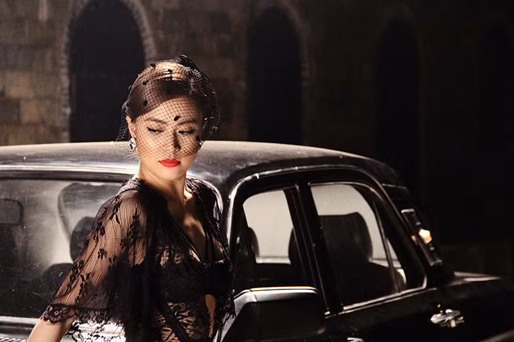 Hoang Thuy Linh hon Vinh Thuy say dam-Hinh-8