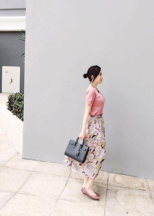 Cũng nhân dịp sinh nhật tròn 28 tuổi, Bảo Thy đã tung ra một ca khúc do chính cô sáng tác mang tên "Lonely". Nội dung bài hát nói về nỗi cô đơn của cô gái sau khi chia tay người yêu. (Ảnh: Facebook Bảo Thy)