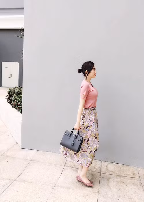 Cũng nhân dịp sinh nhật tròn 28 tuổi, Bảo Thy đã tung ra một ca khúc do chính cô sáng tác mang tên "Lonely". Nội dung bài hát nói về nỗi cô đơn của cô gái sau khi chia tay người yêu. (Ảnh: Facebook Bảo Thy)