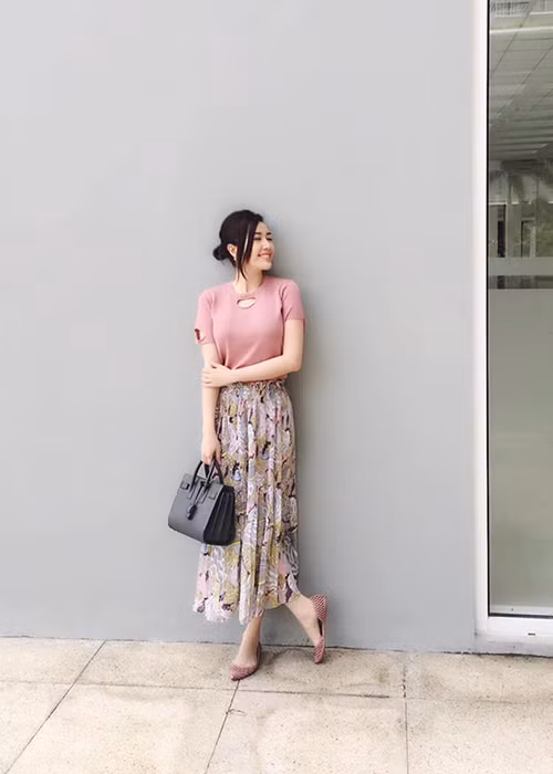 Sau 10 năm ca hát, Bảo Thy ngày càng xinh đẹp và có gu thời trang ổn định, hiện đại. (Ảnh: Facebook Bảo Thy)