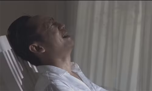 Duy Manh sa lay vao nghien ngap ruou che trong MV moi