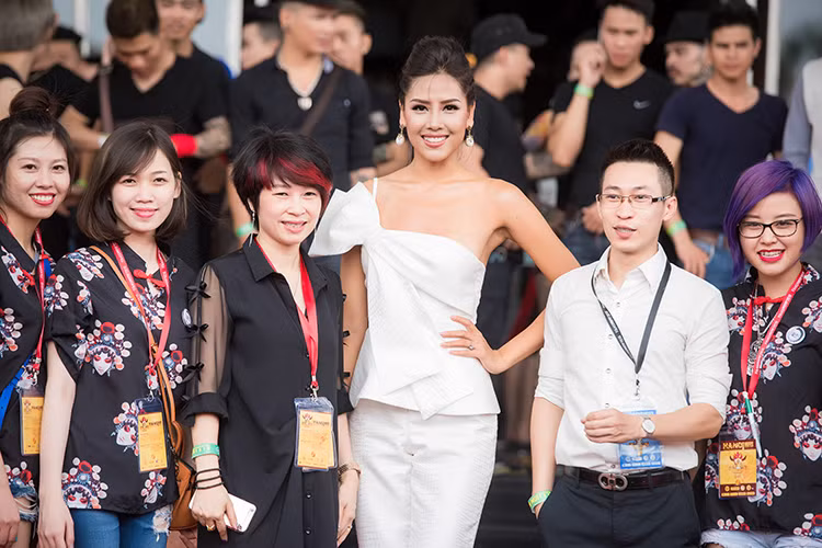 Tại lễ hội xăm hình nghệ thuật Quốc tế, Nguyễn Thị Loan luôn giữ được vẻ rạng rỡ, thu hút nhiều ánh nhìn. 