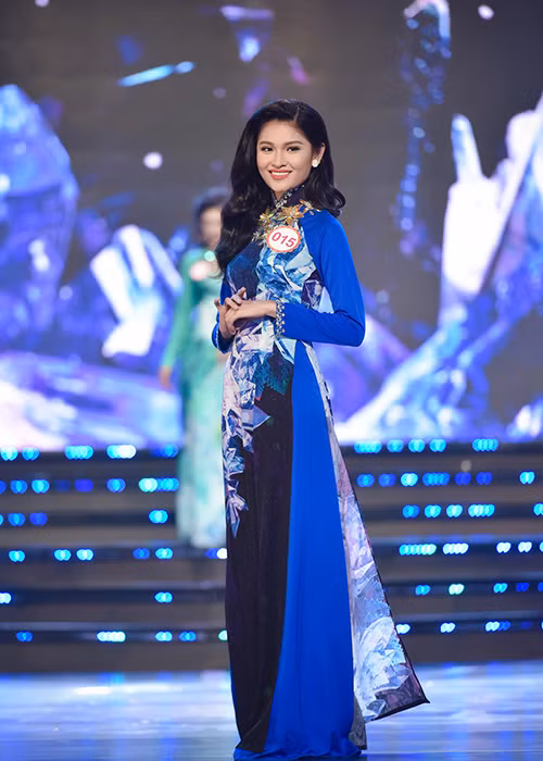 Thùy Dung vừa đăng quang Hoa khôi Đại học Ngoại thương TP HCM 2016. Cô được đánh giá là gương mặt sáng giá tại cuộc thi Hoa hậu Việt Nam 2016.