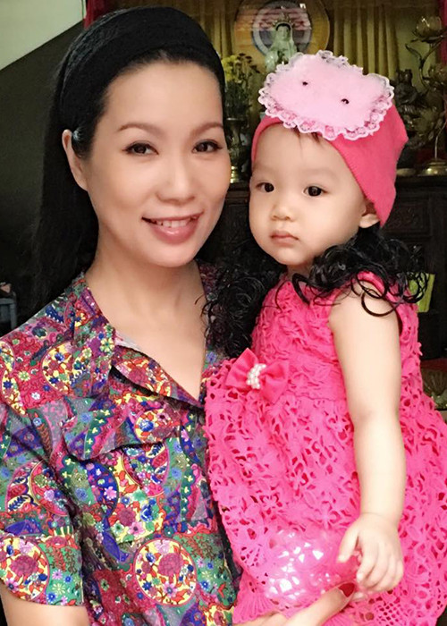 Được biết, ở tuổi 43, Á hậu Việt Nam 1994 đã hạ sinh bé Ánh Vy sau hơn 10 năm cô con gái đầu lòng ra đời.