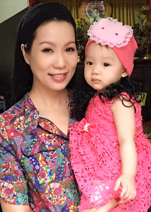 Được biết, ở tuổi 43, Á hậu Việt Nam 1994 đã hạ sinh bé Ánh Vy sau hơn 10 năm cô con gái đầu lòng ra đời.