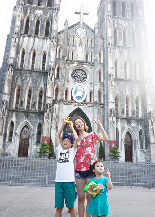 Được biết, cách đây không lâu, con trai Jennifer Phạm - bé Bảo Nam được mẹ đón từ Mỹ về Việt Nam để nghỉ hè.