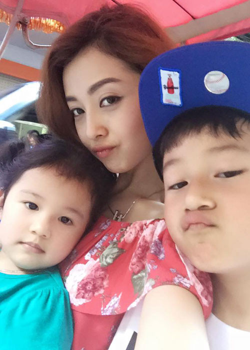 Jennifer Phạm khoe khoảnh khắc bên hai thiên thần nhỏ đáng yêu của mình trong chuyến đi chơi.