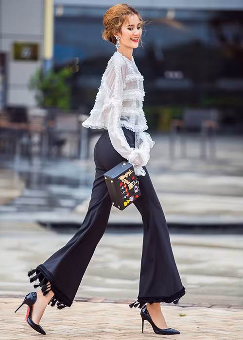 Bộ ảnh của quán quân Hương Ly được thực hiện bởi nhiếp ảnh gia Shin Vox với sự hỗ trợ của ê-kíp gồm: stylist Hà Nguyễn, trợ lý Dương Chí Thắng.