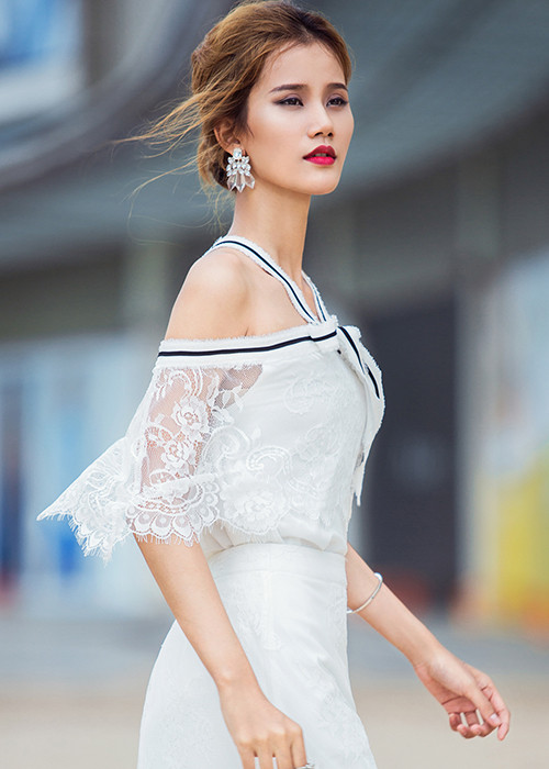 Trong bộ ảnh thời trang dạo phố Sài Gòn vừa được thực hiện, quán quân Hương Ly một lần nữa khẳng định hình ảnh mà mình đang xây dựng.