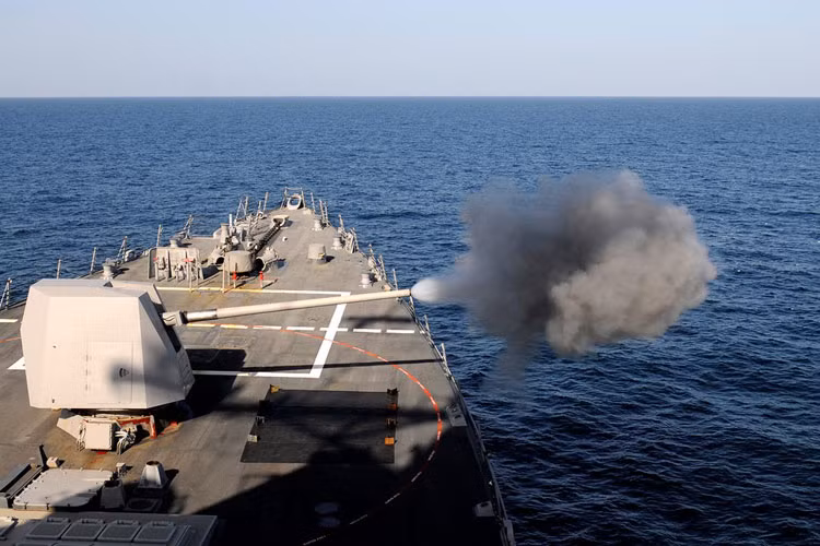 Tàu được vũ trang pháo hạm 127 mm, 96 ống phóng thẳng đứng Mk41 sử dụng tên lửa đánh chặn siêu hạng SM-3, tên lửa phòng không SM-2, RIM-162, tên lửa chống ngầm RUM-139, tên lửa hành trình tấn công mặt đất Tomahawk. 