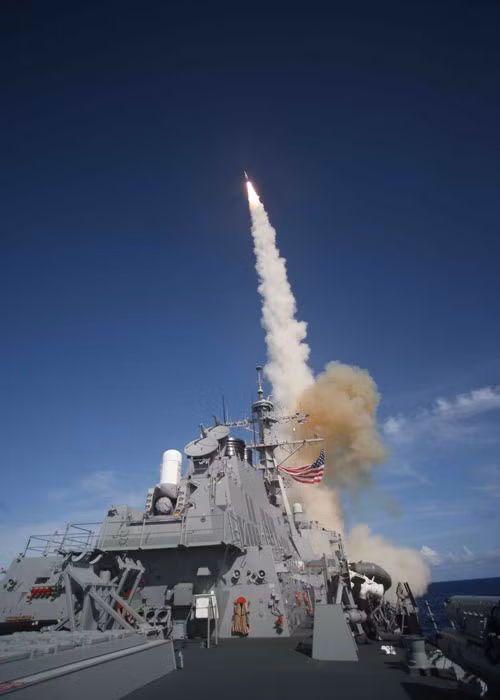 Tên lửa SM-3 có tầm bắn 700 km, tầm cao 500 km với block IA/B, lên đến 2.500 km, tầm cao 1.500 km với block IIA. 
