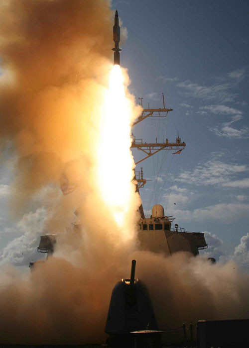 USS Decatur là một trong những tàu chiến Aegis đầu tiên của Hải quân Mỹ được tích hợp hệ thống phòng thủ tên lửa đạn đạo trên biển Aegis BMD. Năm 2007, tàu tiến hành vụ thử nghiệm đầu tiên với tên lửa đánh chặn siêu hạng SM-3. 