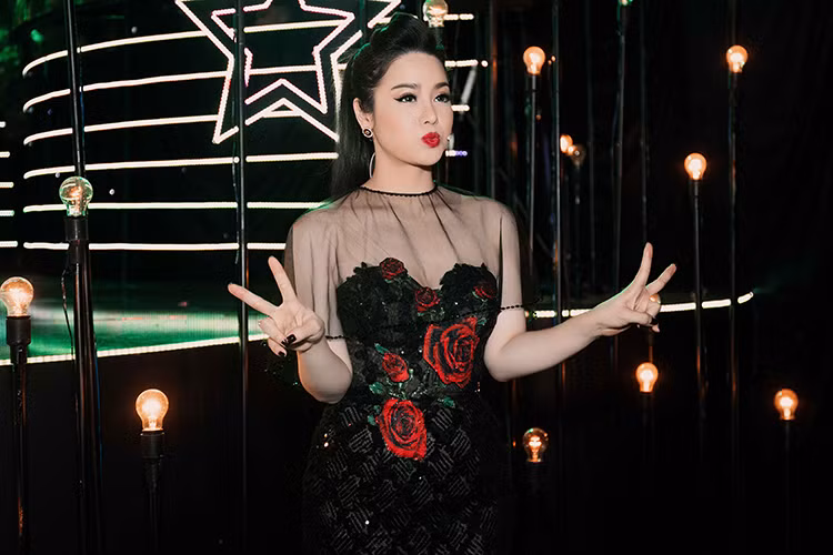 Tất bật chạy show trong thời gian qua, nữ diễn viên chia sẻ, cô may mắn có được sự hậu thuẫn của gia đình chồng, đặc biệt là chị dâu.