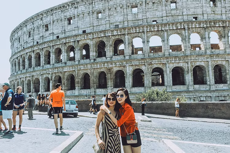 Hoa hau Ky Duyen khoe anh cung me du lich chau Au