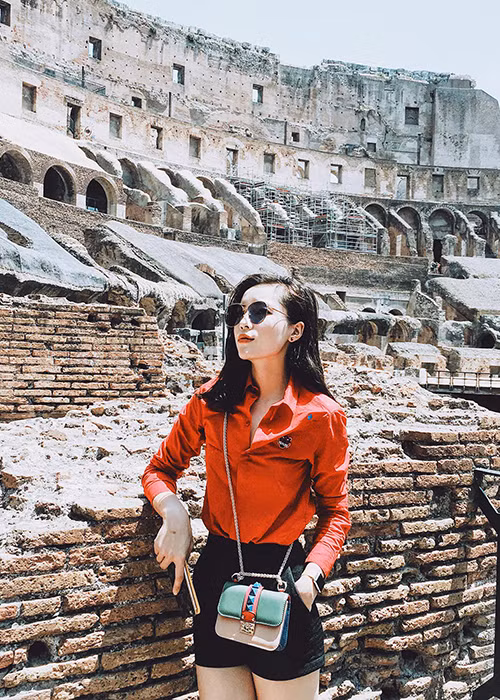 Kể từ khi bắt đầu chuyến du lịch châu Âu, mỗi khi đặt chân đến một vùng đất mới, Kỳ Duyên không chỉ ghi lại khoảnh khắc của mình mà còn chia sẻ cảm nhận của mình về nơi đó.