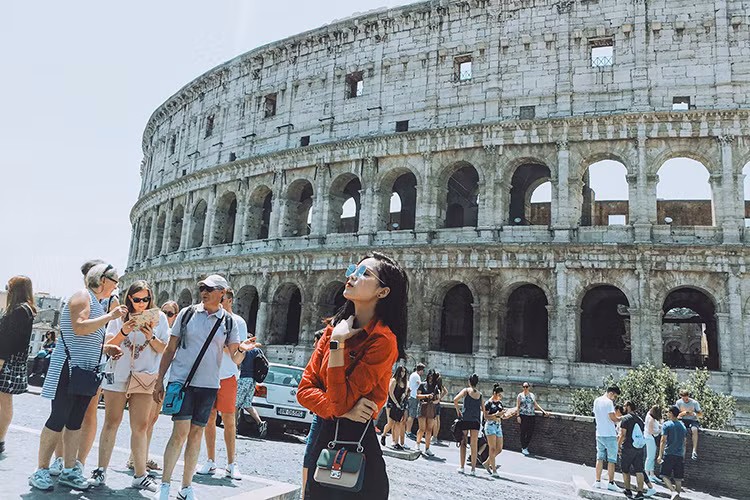 Đi thăm quan đấu trường Colosseum, người đẹp gốc Nam Định cho biết, cô rất thán phục tài năng của con người La Mã thời cổ đại.