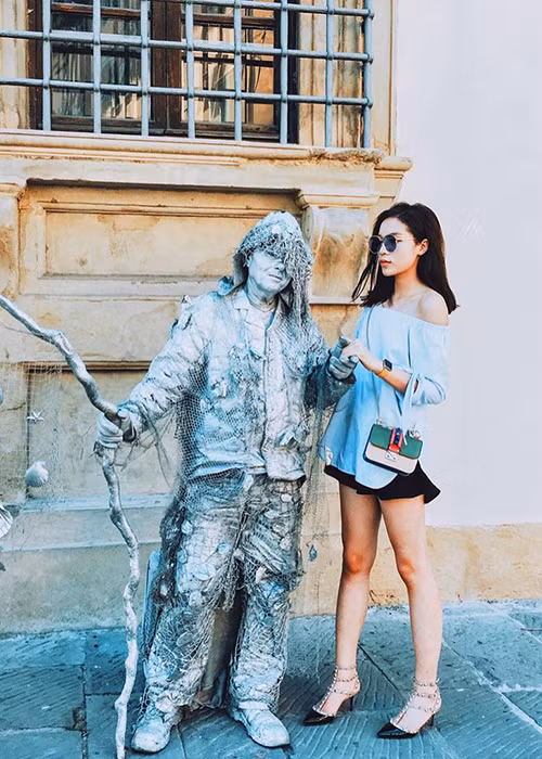 Hoa hậu Kỳ Duyên từng chia sẻ, cô rất háo hức với chuyến du lịch này vì đây là lần đầu tiên cô được khám phá các nước ở châu Âu.